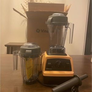 Vitamix E310 Explorian Pro Blender, 48 oz. Lemon Cream, Dry Container included